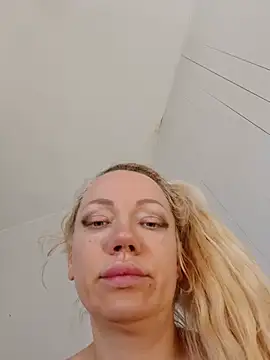 Snapshot of SofiaJoy chatting on July 8, 2026, 2:43 pm SofiaJoy online show from July 8, 2026, 2:43 pm