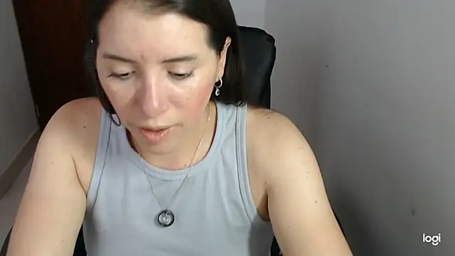 spicey latina online show from April 1, 2026, 8:39 pm