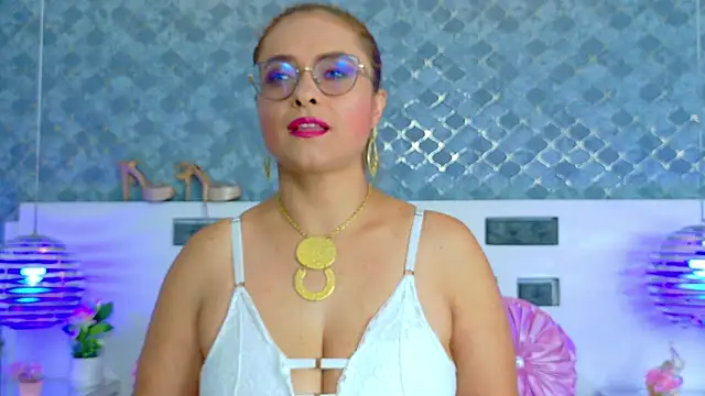 Snapshot of MarilynVega1 chatting on September 11, 2025, 8:53 pm MarilynVega1 online show from September 11, 2025, 8:53 pm