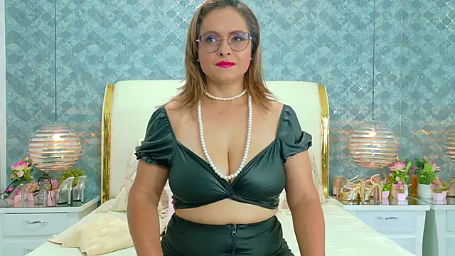 Snapshot of MarilynVega1 chatting on October 24, 2025, 8:16 pm MarilynVega1 online show from October 24, 2025, 8:16 pm