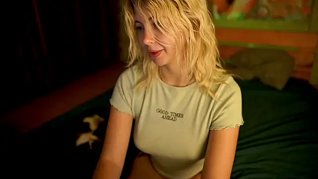 Snapshot of Allison_Cuty chatting on September 9, 2025, 11:37 pm Allison Cuty online show from September 9, 2025, 11:37 pm