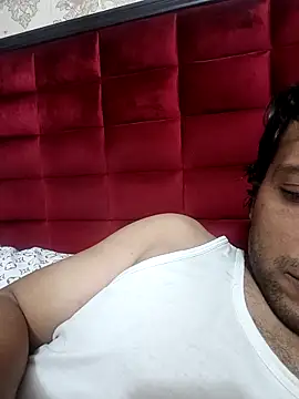 Snapshot of Popzbo chatting on December 3, 2025, 12:18 am Popzbo online show from December 3, 2025, 12:18 am