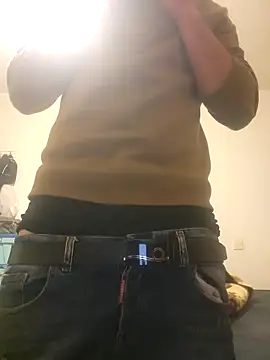 Snapshot of Momak91god chatting on December 16, 2025, 11:10 pm Momak91god online show from December 16, 2025, 11:10 pm