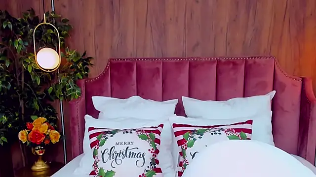 Snapshot of AdoraLynn chatting on December 14, 2024, 9:24 pm AdoraLynn online show from December 14, 2024, 9:24 pm