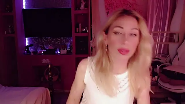 Snapshot of AnnieGOld_ chatting on November 15, 2025, 11:32 pm AnnieGOld online show from November 15, 2025, 11:32 pm