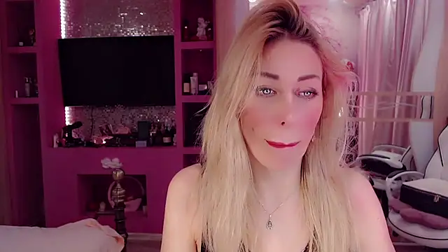 Snapshot of AnnieGOld_ chatting on November 17, 2025, 7:41 pm AnnieGOld online show from November 17, 2025, 7:41 pm