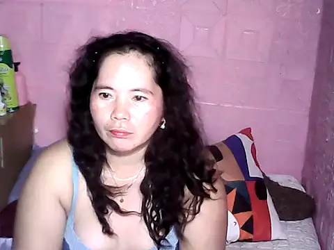 hotpusie 4u online show from October 19, 2025, 2:07 pm