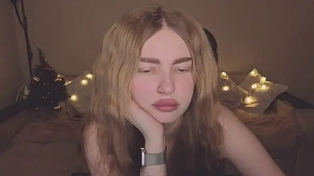 Snapshot of ViolettaLopez chatting on December 20, 2025, 2:24 pm ViolettaLopez online show from December 20, 2025, 2:24 pm