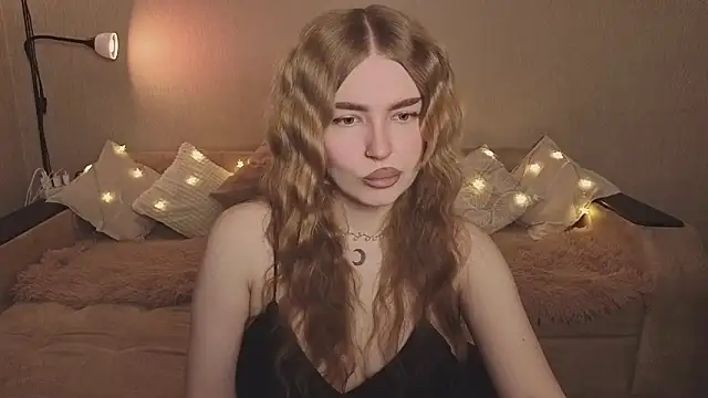 Snapshot of ViolettaLopez chatting on March 3, 2026, 3:29 pm ViolettaLopez online show from March 3, 2026, 3:29 pm
