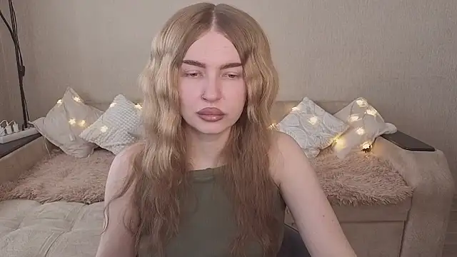 Snapshot of ViolettaLopez chatting on March 15, 2026, 12:22 pm ViolettaLopez online show from March 15, 2026, 12:22 pm