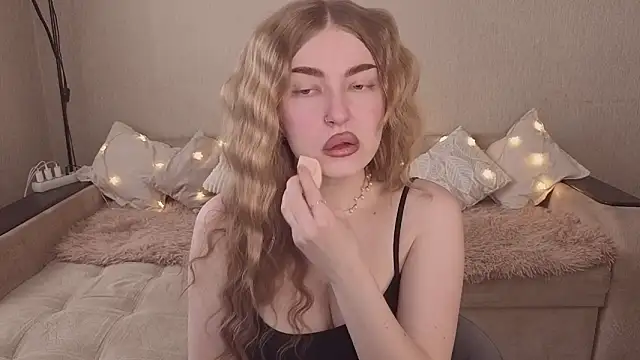 Snapshot of ViolettaLopez chatting on March 20, 2026, 12:54 pm ViolettaLopez online show from March 20, 2026, 12:54 pm