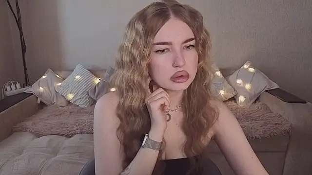 Snapshot of ViolettaLopez chatting on March 23, 2026, 2:21 pm ViolettaLopez online show from March 23, 2026, 2:21 pm