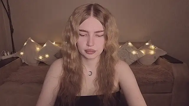 Snapshot of ViolettaLopez chatting on March 25, 2026, 4:02 pm ViolettaLopez online show from March 25, 2026, 4:02 pm