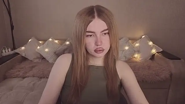 Snapshot of ViolettaLopez chatting on April 2, 2026, 2:26 pm ViolettaLopez online show from April 2, 2026, 2:26 pm