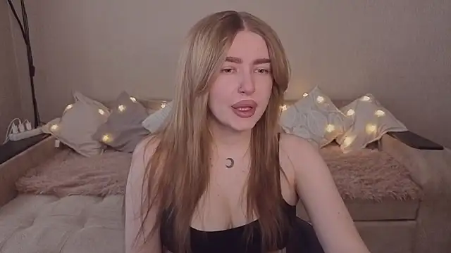 Snapshot of ViolettaLopez chatting on April 10, 2026, 1:27 pm ViolettaLopez online show from April 10, 2026, 1:27 pm