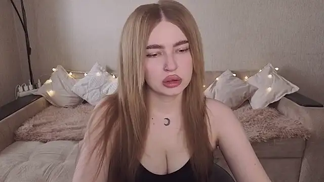 ViolettaLopez online show from June 2, 2026, 1:13 pm