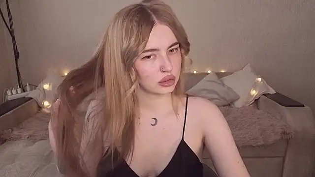 ViolettaLopez online show from June 24, 2026, 3:11 pm
