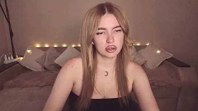 ViolettaLopez online show from August 2, 2026, 4:27 pm
