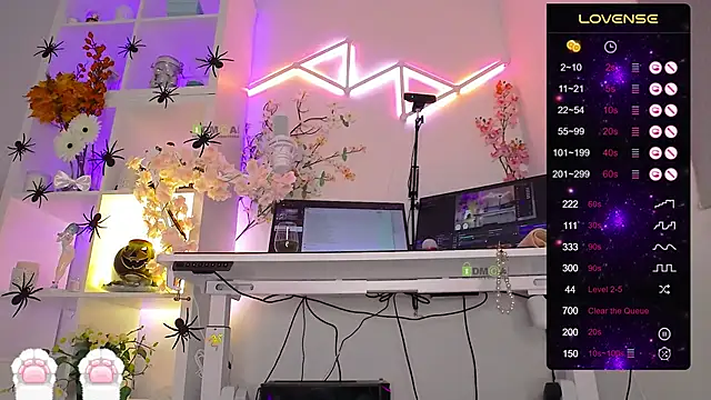 Elena-Marilyn online show from October 29, 2025, 8:32 pm