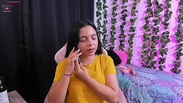 Snapshot of ashley_morgan_18 chatting on November 6, 2025, 2:34 am ashley morgan 18 online show from November 6, 2025, 2:34 am