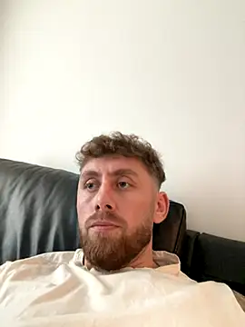 Snapshot of Cata9407 chatting on December 2, 2025, 12:32 pm Cata9407 online show from December 2, 2025, 12:32 pm