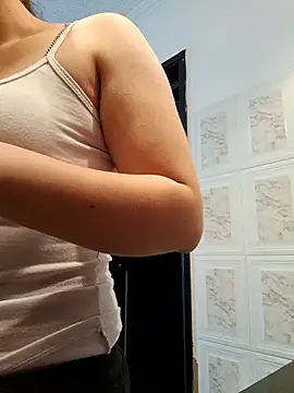 mayhott2 online show from September 23, 2025, 5:05 pm