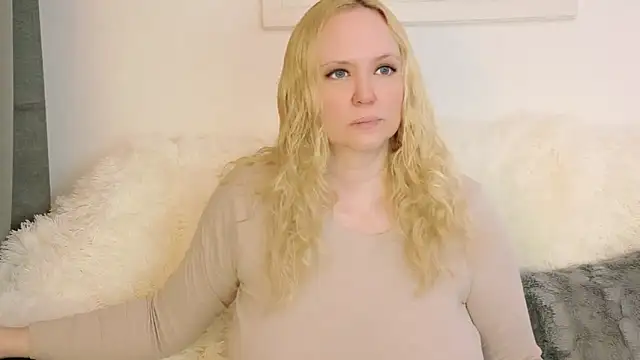 Sarah4you online show from April 7, 2026, 8:20 pm