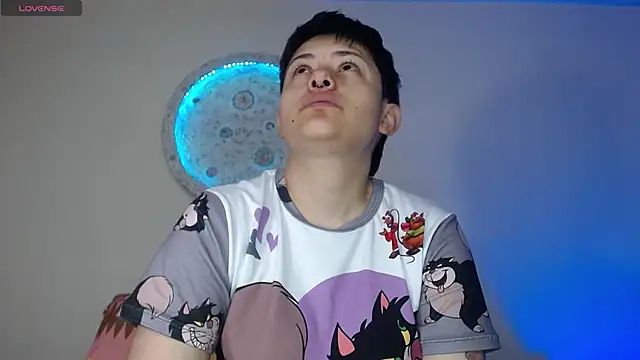 girl intense444 online show from January 5, 2025, 12:42 pm