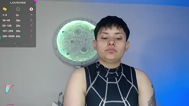 girl intense444 online show from January 8, 2025, 4:11 pm