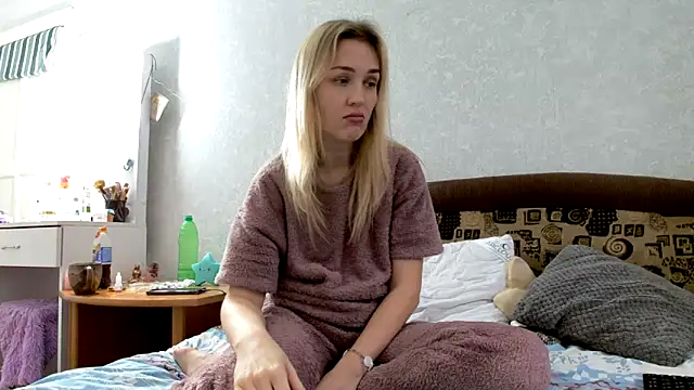 Snapshot of ModelEva chatting on February 1, 2025, 10:37 am ModelEva online show from February 1, 2025, 10:37 am