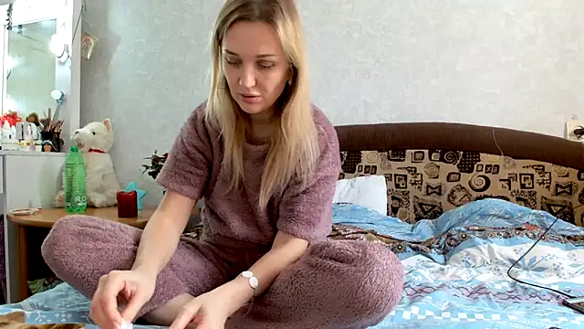 Snapshot of ModelEva chatting on February 14, 2025, 9:56 am ModelEva online show from February 14, 2025, 9:56 am