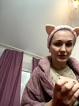 Snapshot of ModelEva chatting on October 23, 2025, 2:27 pm ModelEva online show from October 23, 2025, 2:27 pm