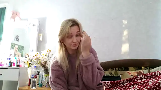 Snapshot of ModelEva chatting on October 31, 2025, 1:01 pm ModelEva online show from October 31, 2025, 1:01 pm