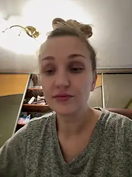 Snapshot of ModelEva chatting on December 14, 2025, 12:21 pm ModelEva online show from December 14, 2025, 12:21 pm