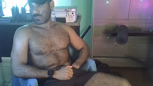 Snapshot of MILITARS chatting on November 5, 2025, 11:27 pm MILITARS online show from November 5, 2025, 11:27 pm