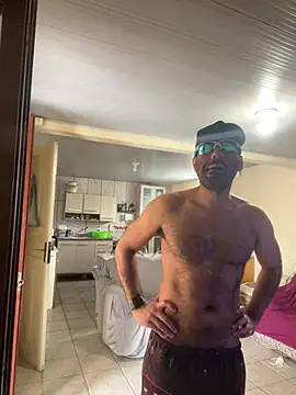 Snapshot of MILITARS chatting on January 8, 2026, 7:49 pm MILITARS online show from January 8, 2026, 7:49 pm