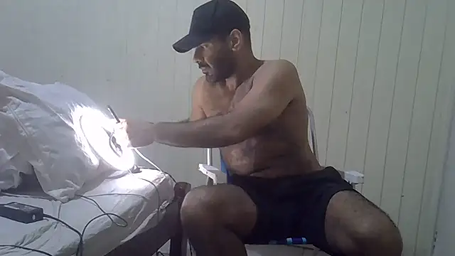 Snapshot of MILITARS chatting on February 26, 2026, 11:04 pm MILITARS online show from February 26, 2026, 11:04 pm