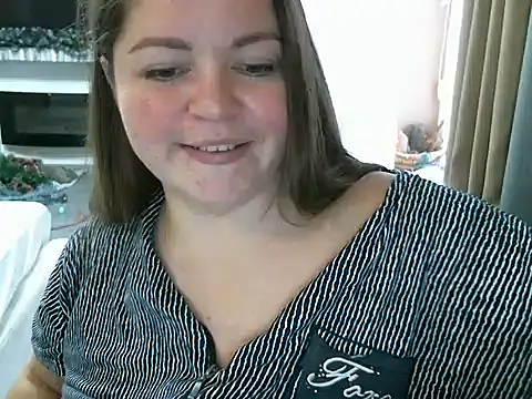 Snapshot of cute__cherry chatting on December 13, 2024, 1:01 pm cute  cherry online show from December 13, 2024, 1:01 pm
