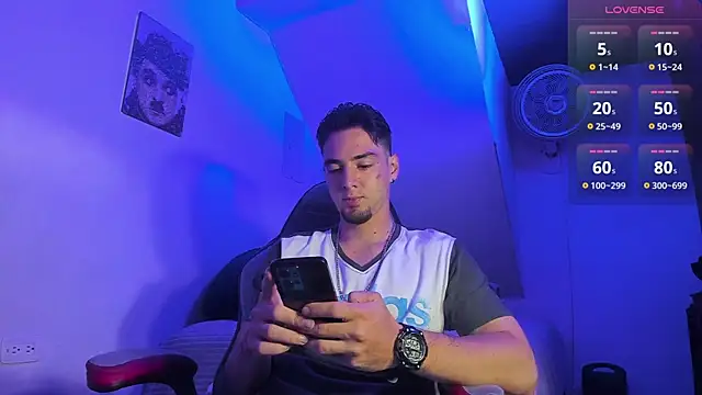 Snapshot of Alex_smith00 chatting on December 19, 2025, 5:53 pm Alex smith00 online show from December 19, 2025, 5:53 pm