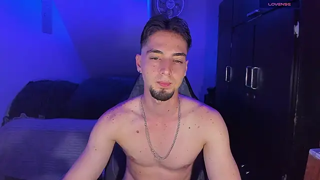 Snapshot of Alex_smith00 chatting on February 5, 2026, 10:03 pm Alex smith00 online show from February 5, 2026, 10:03 pm