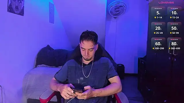 Snapshot of Alex_smith00 chatting on March 1, 2026, 5:04 pm Alex smith00 online show from March 1, 2026, 5:04 pm