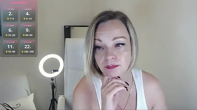 Snapshot of Tilly_Eliot chatting on February 14, 2025, 9:21 pm Tilly Eliot online show from February 14, 2025, 9:21 pm