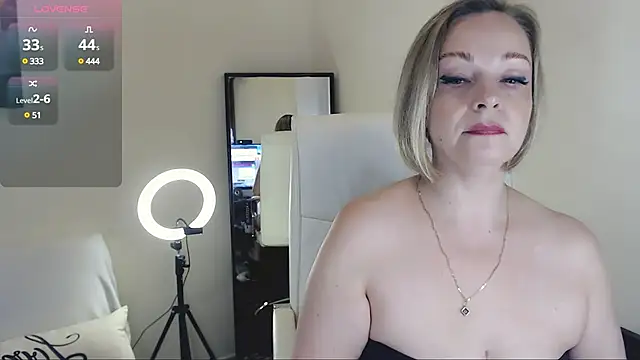 Snapshot of Tilly_Eliot chatting on February 15, 2025, 9:26 pm Tilly Eliot online show from February 15, 2025, 9:26 pm