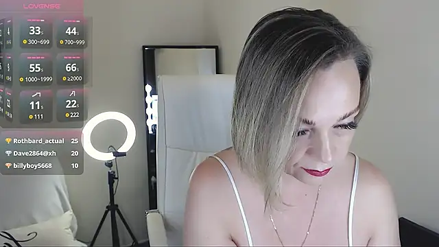 Snapshot of Tilly_Eliot chatting on February 16, 2025, 9:27 pm Tilly Eliot online show from February 16, 2025, 9:27 pm