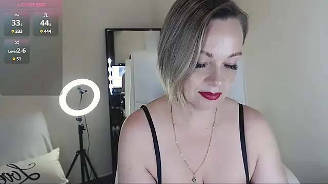 Snapshot of Tilly_Eliot chatting on February 17, 2025, 9:19 pm Tilly Eliot online show from February 17, 2025, 9:19 pm