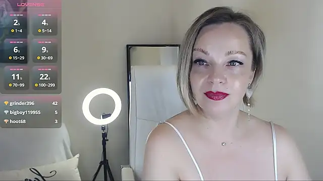 Snapshot of Tilly_Eliot chatting on March 4, 2025, 9:32 pm Tilly Eliot online show from March 4, 2025, 9:32 pm