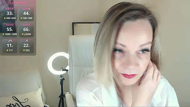 Snapshot of Tilly_Eliot chatting on March 21, 2025, 3:57 pm Tilly Eliot online show from March 21, 2025, 3:57 pm