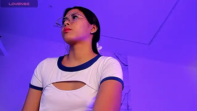 alysson 18 online show from November 25, 2025, 1:22 pm