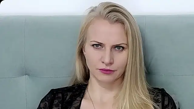 Snapshot of K__Adrienne chatting on November 8, 2025, 6:02 am K Adrienne online show from November 8, 2025, 6:02 am