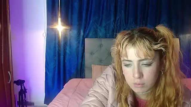 Snapshot of sarah_lovesu chatting on October 23, 2025, 7:01 pm sarah lovesu online show from October 23, 2025, 7:01 pm